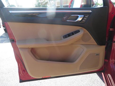 Used 2017 Porsche Macan S image 11