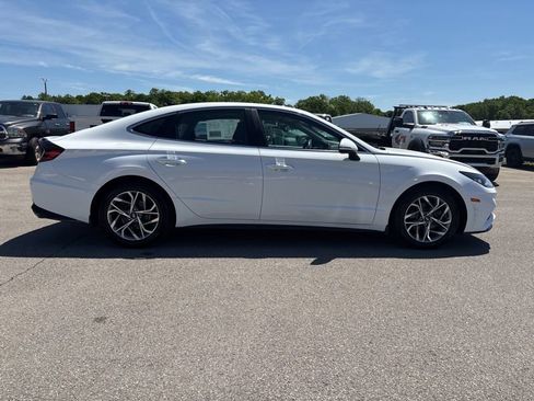 Used 2023 Hyundai Sonata SEL w/ Convenience Package FWD image 2