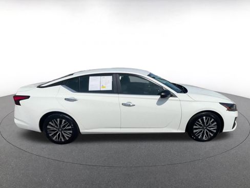 Used 2025 Nissan Altima 2.5 SV FWD image 16