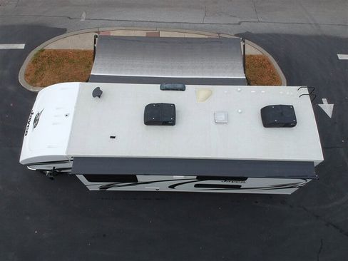 Used 2022 Ford E-450 and Econoline 450 Super Duty w/ Motorhome Prep Package image 18