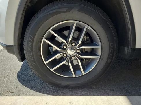 Used 2017 Jeep Grand Cherokee Limited w/ Luxury Group II AWD/4WD image 8