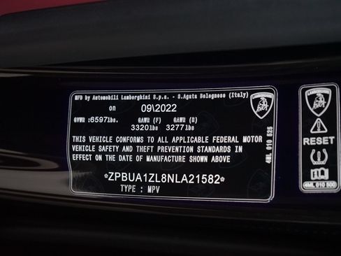Used 2022 Lamborghini Urus AWD/4WD image 32