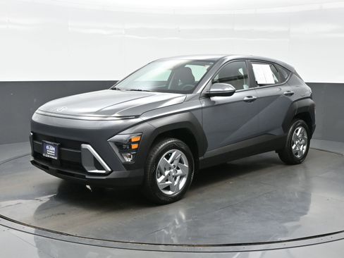 Used 2025 Hyundai Kona SE AWD/4WD image 2