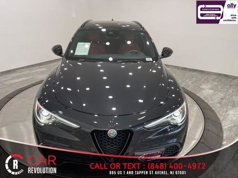 Used 2022 Alfa Romeo Stelvio Veloce image 2