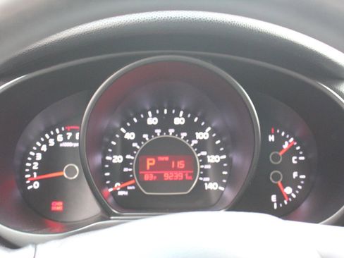 Used 2016 Kia Soul + image 19