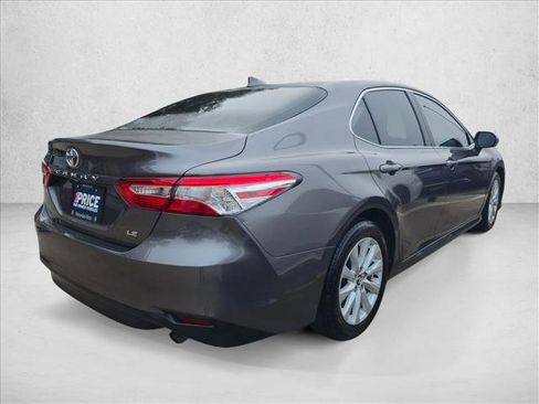 Used 2020 Toyota Camry LE image 6