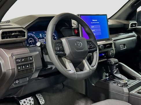 Used 2025 Toyota Tacoma TRD Sport AWD/4WD image 7
