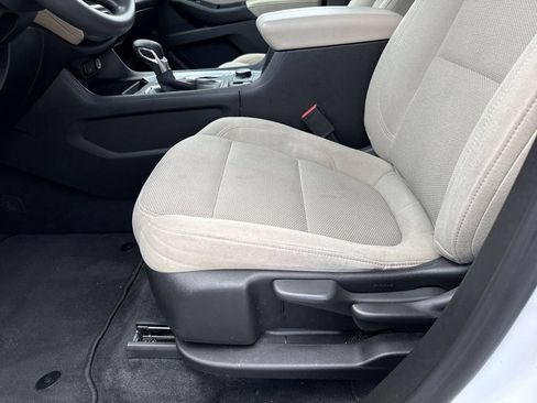 Used 2023 Chevrolet Traverse LS FWD image 23