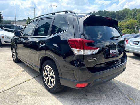 Used 2022 Subaru Forester Premium image 4