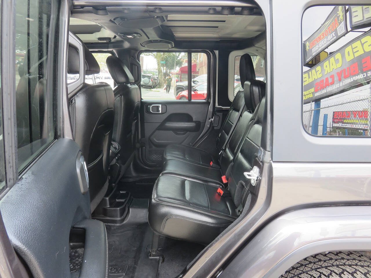 Used 2018 Jeep Wrangler Unlimited Sahara AWD/4WD image 19