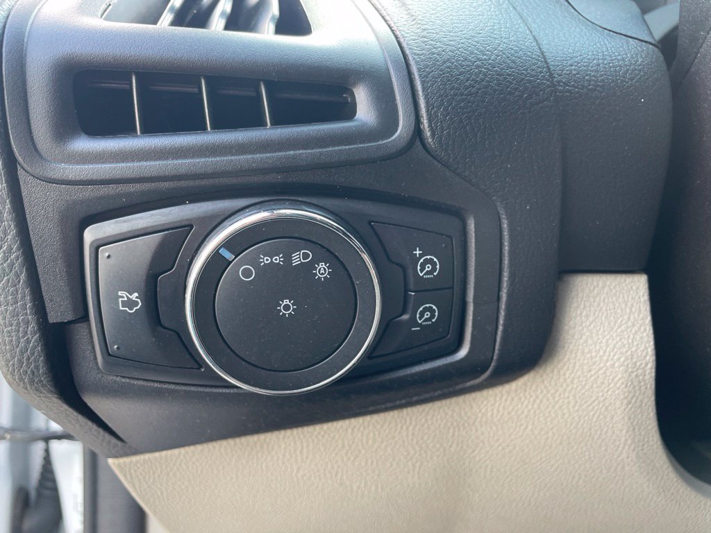 Used 2013 Ford Focus SE FWD image 15