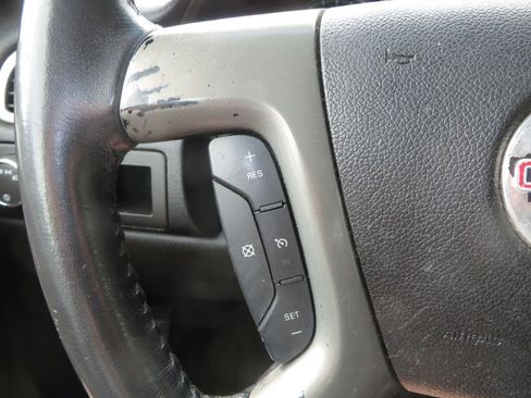 Used 2011 GMC Yukon XL SLT image 16