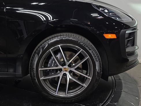 Certified 2026 Porsche Macan AWD/4WD image 11