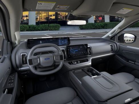 New 2026 Ford Expedition Active image 9