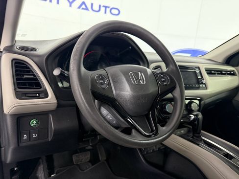 Used 2017 Honda HR-V LX image 17