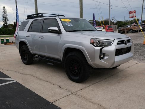 Used 2022 Toyota 4Runner SR5 Premium w/ Moonroof Package AWD/4WD image 3