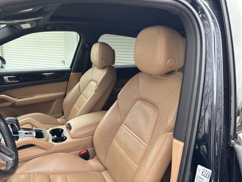 Used 2020 Porsche Cayenne E-Hybrid image 9