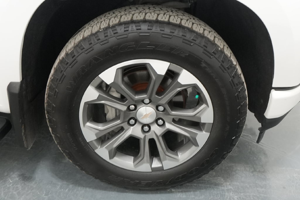Used 2021 Chevrolet Silverado 1500 High Country w/ LPO, Dark Essentials Package AWD/4WD image 12