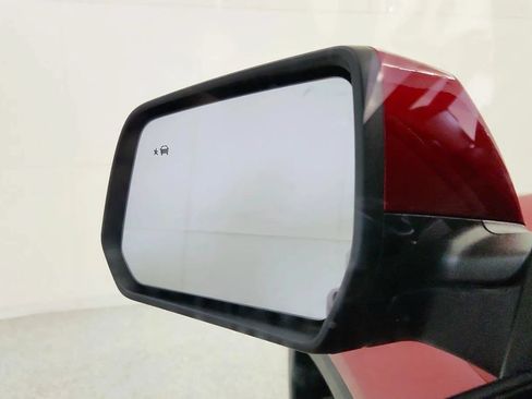 Used 2023 Chevrolet Traverse LT FWD image 16