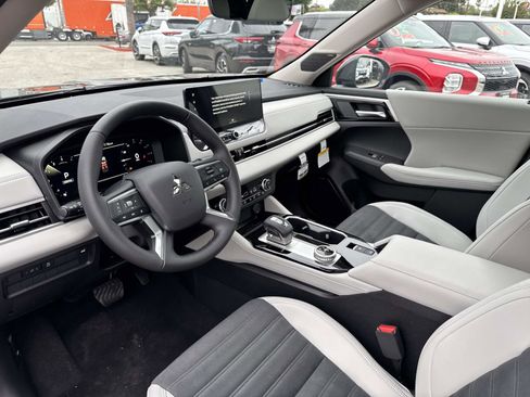 New 2026 Mitsubishi Outlander SE image 11