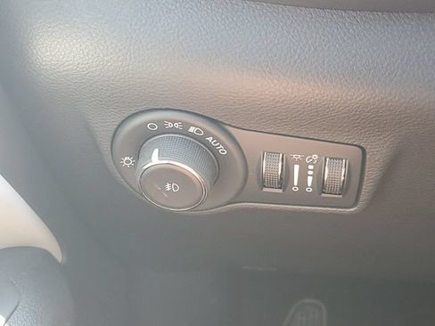 Used 2024 Jeep Compass Limited w/ Sun and Sound Group AWD/4WD image 19