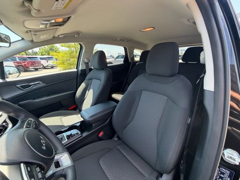 Used 2024 Kia Sportage LX AWD/4WD image 10