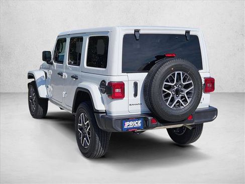 Used 2025 Jeep Wrangler Unlimited Sahara AWD/4WD image 8