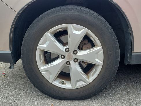 Used 2016 Subaru Forester 2.5i w/ Alloy Wheel Package image 4