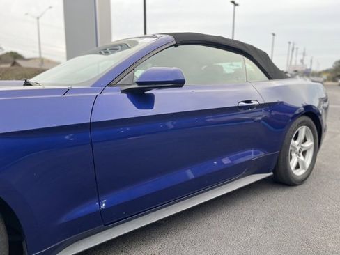 Used 2016 Ford Mustang Convertible image 3