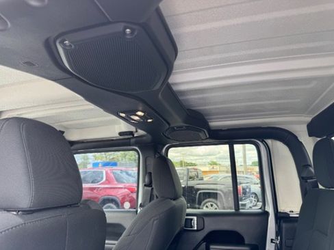 Used 2021 Jeep Gladiator Sport AWD/4WD image 12