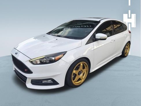 Used 2017 Ford Focus ST w/ Equipment Group 402A FWD image 1