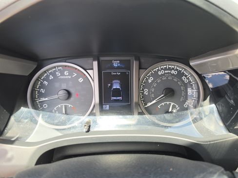Used 2016 Toyota Tacoma SR5 RWD image 35