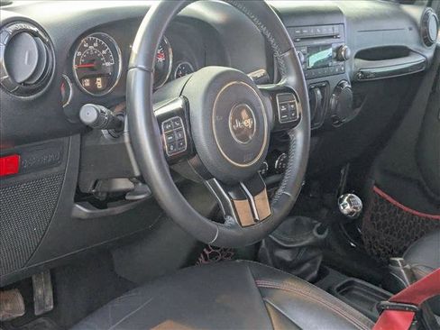 Used 2017 Jeep Wrangler Rubicon image 10