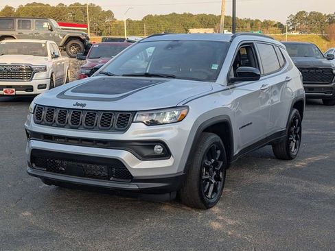 New 2026 Jeep Compass Latitude image 4