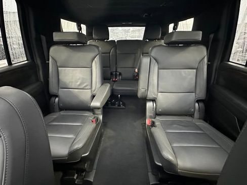 Used 2024 Chevrolet Suburban Z71 w/ Luxury Package image 29