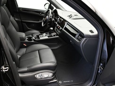 New 2026 Porsche Macan AWD/4WD image 26