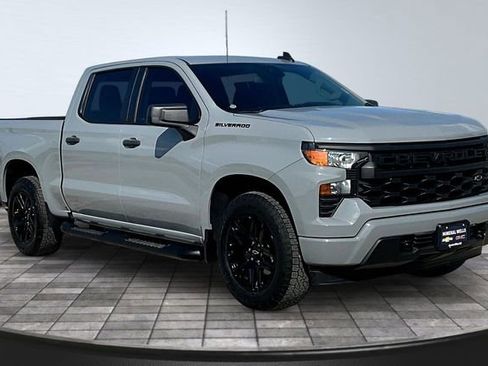 Used 2024 Chevrolet Silverado 1500 Custom w/ Turbomax Blackout Package RWD image 4