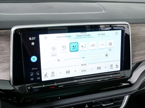 Certified 2025 Volkswagen Atlas SEL Premium R-Line image 19