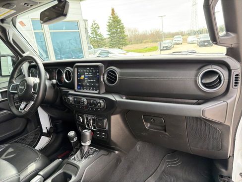 Used 2019 Jeep Wrangler Unlimited Sahara w/ Quick Order Package 24M Moab image 30