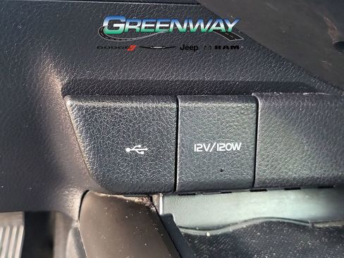 Used 2021 Toyota Camry SE image 14