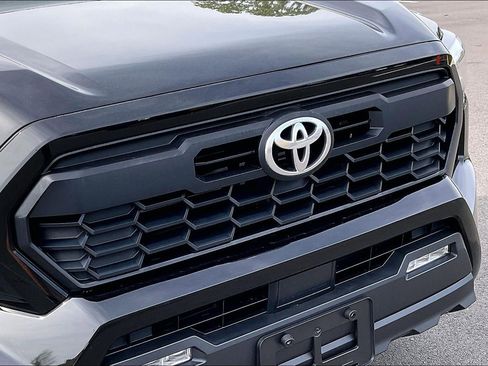 Used 2024 Toyota Tacoma TRD Off-Road AWD/4WD image 34