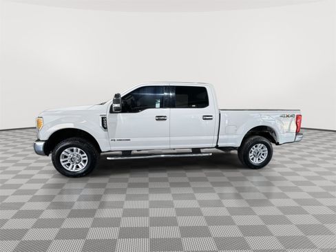 Used 2017 Ford F250 XLT AWD/4WD image 2
