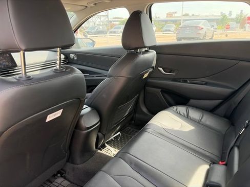 Used 2023 Hyundai Elantra Limited FWD image 8