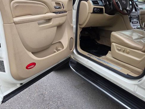 Used 2010 Cadillac Escalade ESV Luxury AWD/4WD image 26