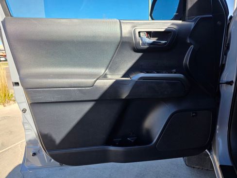 Used 2019 Toyota Tacoma TRD Off-Road image 22