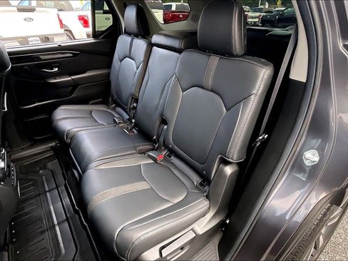 Used 2025 Honda Pilot Touring image 25