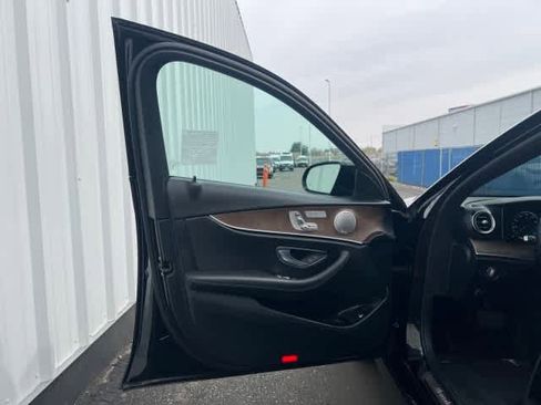 Certified 2022 Mercedes-Benz E 450 4MATIC Sedan image 11