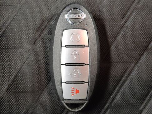 Used 2021 Nissan Kicks SR FWD image 32