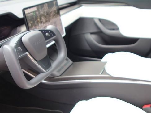 Used 2021 Tesla Model S Plaid image 19