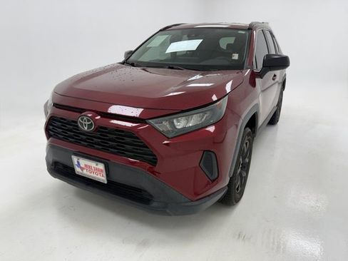 Used 2021 Toyota RAV4 LE FWD image 4
